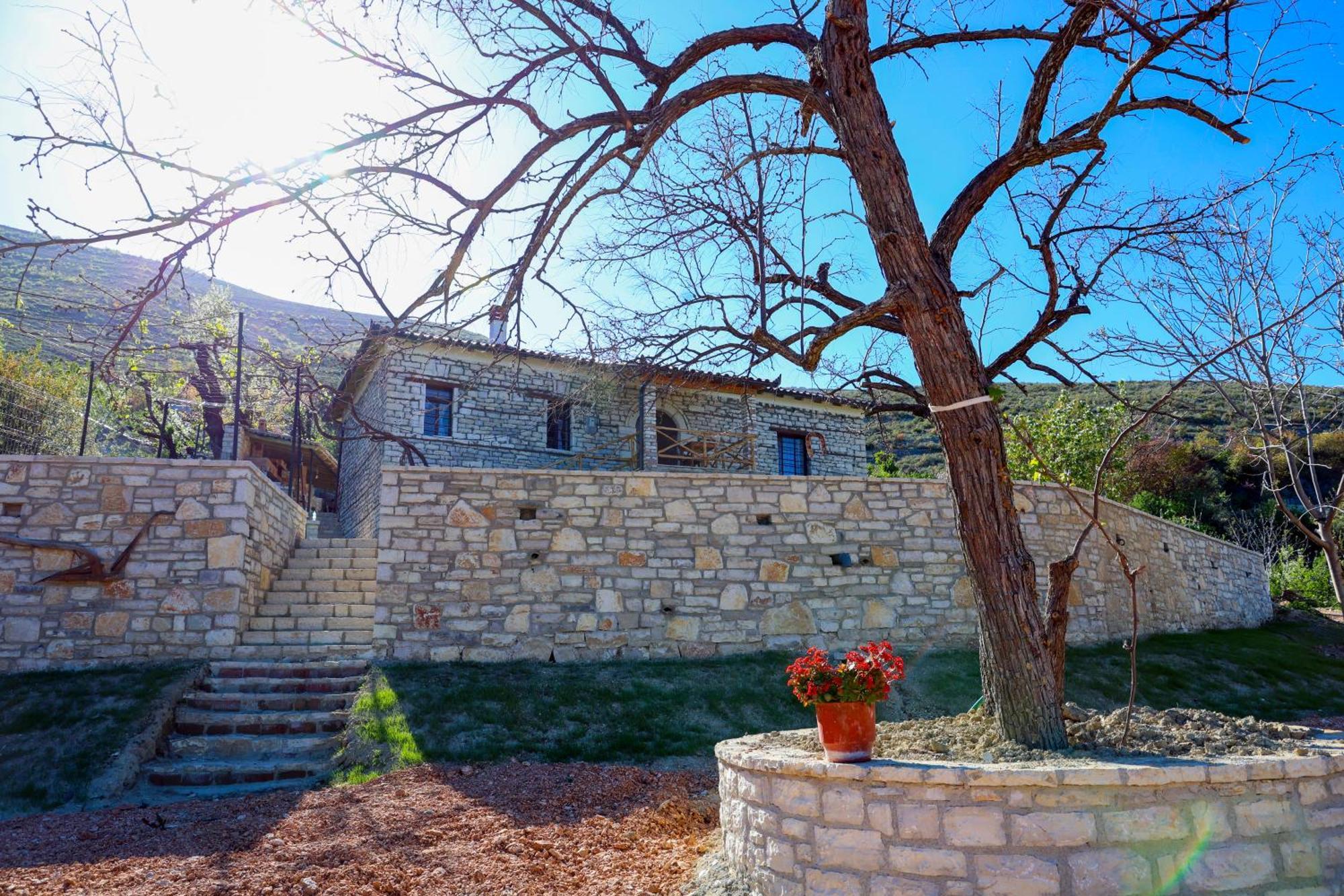 Villa Shpiragu Village Experience Berat Zewnętrze zdjęcie